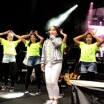 Sienna Belle Instagram - #tbt das pérolas e diferentes fases da “sienna cantora” <3 🥹🫶✨ temos muitas mini Siennas, no palco, no estúdio… e a Sienna mais crescida e madura tudo junto e misturado! 💗 quem aí sente falta de um show? EU! 🙋‍♀️🥲 (a última foto é A MELHOR!) 🥹🥰