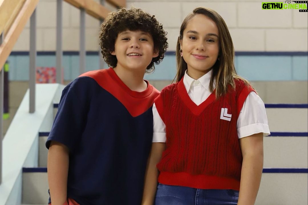 Sienna Belle Instagram - a turma bugada cresceu, estão de cara nova, estilo novo, e histórias novas pra contar… vocês vão poder ver tudo isso a partir de HOJE! 💜 18h30 no @mundogloob tem a estreia da 5a temporada de Bugados! 🎮👾🕹️ novos amores, novas descobertas e 5 anos de muita coisa boa pra contar… e ainda não acabou ;) nos recebam de braços abertos, juntem a família pra darem uma boa risada e deixem a gente brugar o coração de vocês! 🥳🌟