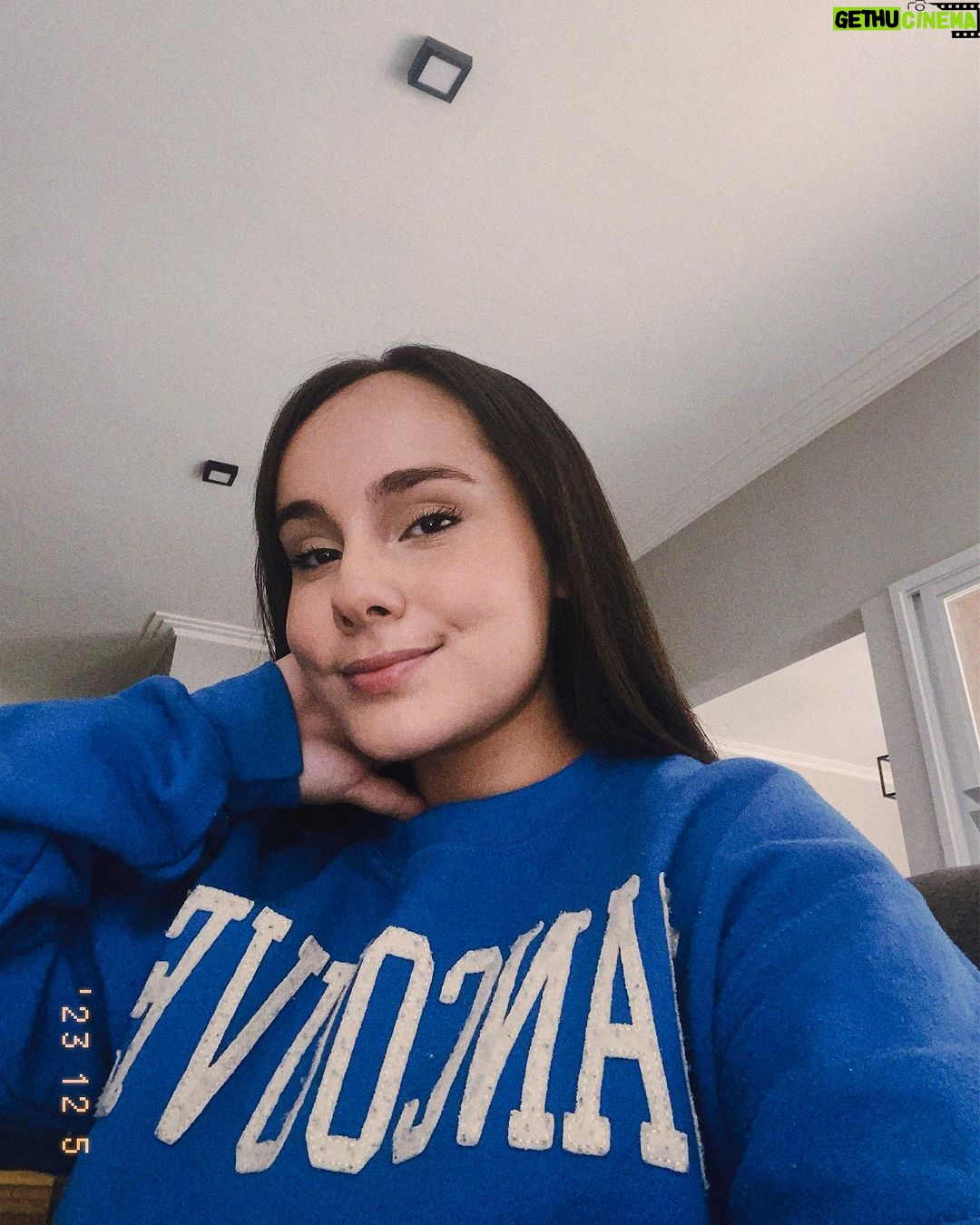 Sienna Belle Instagram - i dreamed it, then “real lifed” it. 🦋✨🤍