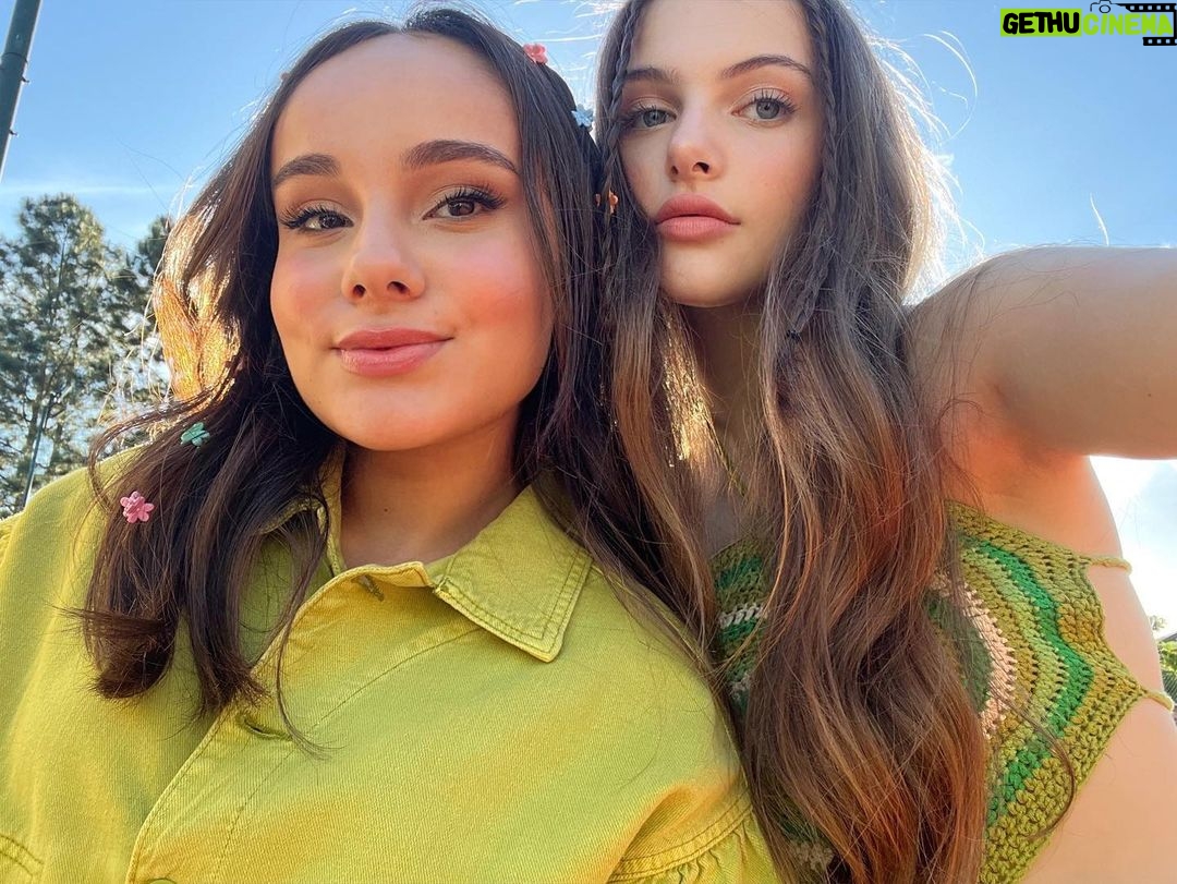 Sienna Belle Instagram - every brunette needs her blonde best friend. <3 πΊπ«β¨π
