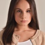 Sienna Belle Instagram - sienna marrentinha, ou a Sienna mais delicada? confesso viu, tô com uma saudade de interpretar um vilã… 🥹 alô universo! sua menina está preparada hahaha 🙌 click by: @julianasabbatini_ph make e hair by: @eudannyanjos 🤎