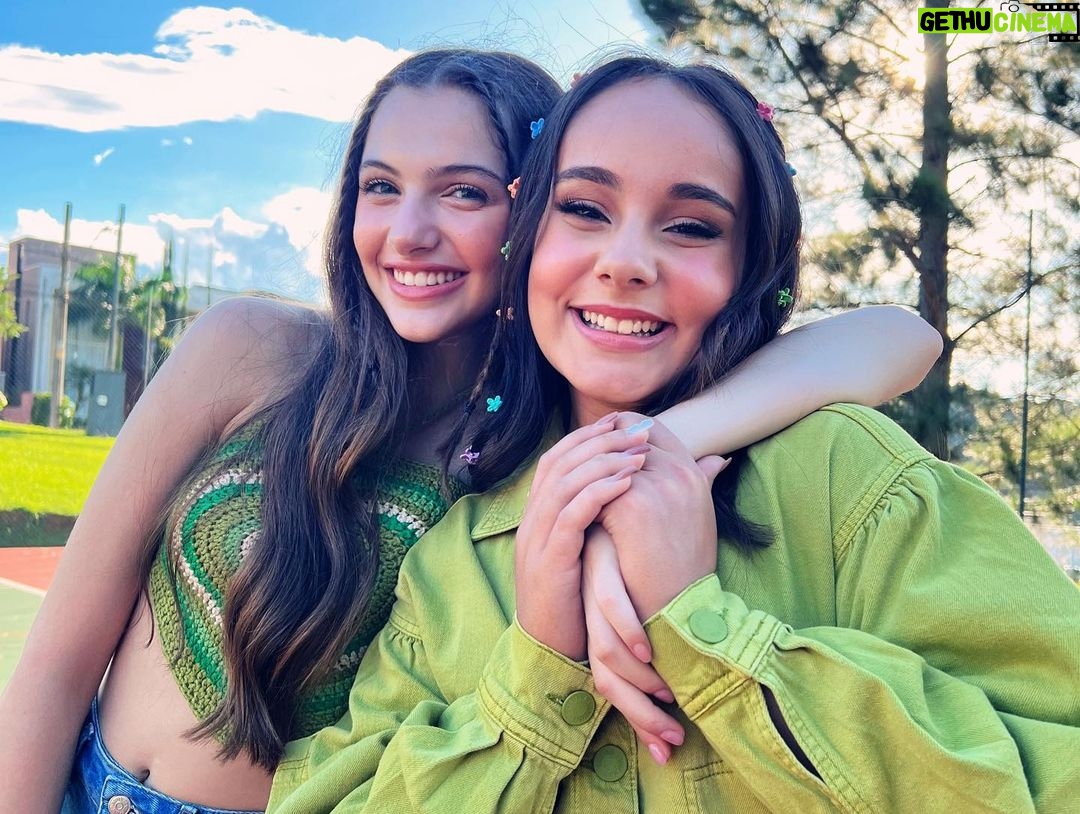Sienna Belle Instagram - every brunette needs her blonde best friend. <3 πΊπ«β¨π