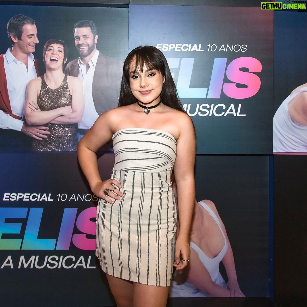 Sienna Belle Instagram - estreia especial do espetáculo @elisamusicalrj <333 🎭✨♥️ está impecável e lindo! click by @caiogallucci 💜 Teatro Riachuelo