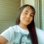 Sienna Belle Instagram - Love Story - Taylor Swift (cover) <333 ♥️ Queen T chega em menos de uma semana! ou seja, tempo bom pros Swifties ;)))) pensando em gravar mais um dela pra postar essa semana! qual? coloquem aqui nos comentários as sugestões de músicas da TayTay! 🤭✨ p.s. valorizem porque foi um PERRENGUE gravar isso aqui, sem tripé, sem meu cantinho de sempre em casa, barulho da rua, de construção… e ainda não saiu perfeito! 🥲😚 beeeeeeijo! #taylorswift #taylorswiftbrasil #lovestory #cover #music #theerastour #swiftie
