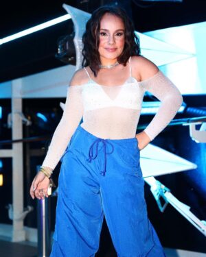 Sienna Belle Instagram - o que é um pontinho azul andando pelo navio? 🦋✨

click by @ricardooaugusto <3