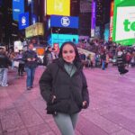 Sienna Belle Instagram - sleepless nights and city lights. ✨🌃🤍🗽✈️🎢🎧🎶❤️‍🩹 these lights will inspire you… NYC! 🥹