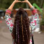 Simi Chahal Instagram – 🌻 Meher’s look reveal  in 14 days 🫶🏼

Jee Ve Sohneya Jee 💟 #JVSJ ✨

@designer.nitasha @prabhakarchande_makeupartist 
 @krishna.hairstylist @dashmesharts