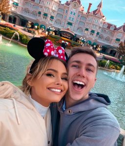Simon Minter Instagram - 4 years 💖💖 Disneyland Paris