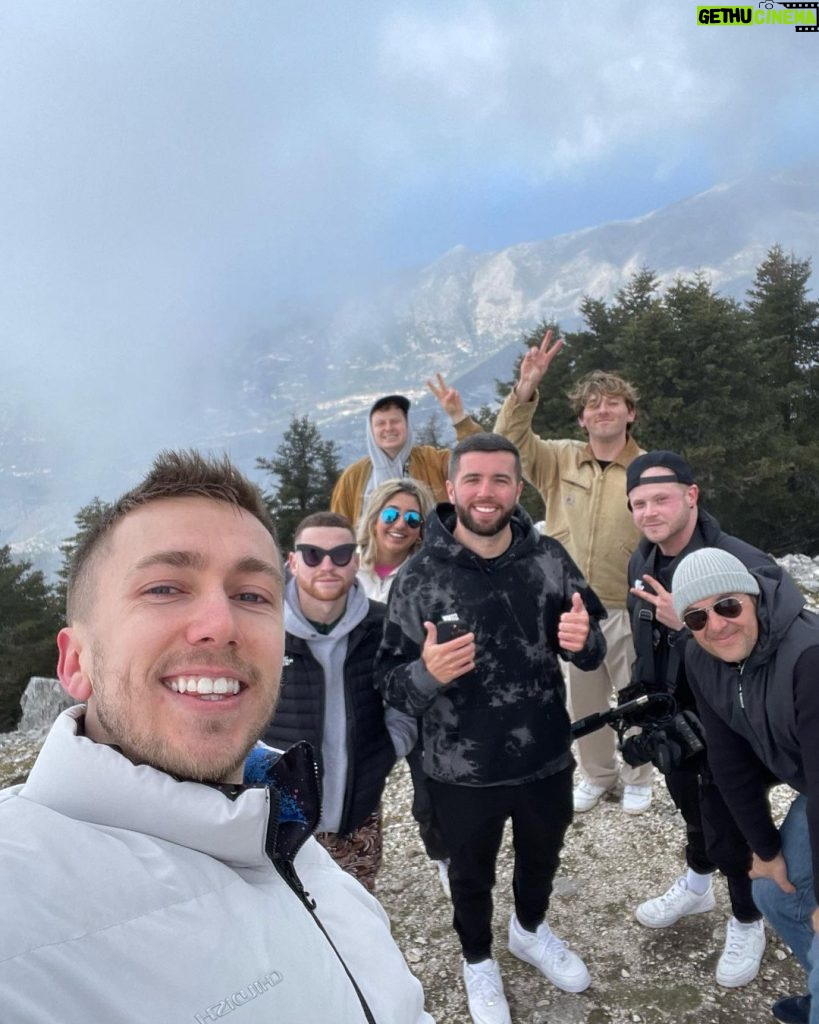 Simon Minter Instagram - Went on a hike ✅