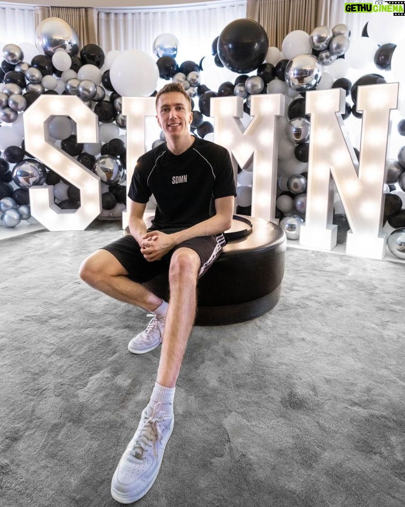 Simon Minter Instagram - Longest left leg in Europe.