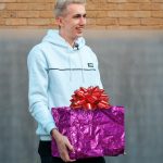Simon Minter Instagram – Used my recent pics of me & @vikkstagram a few days ago, so here’s a present. Legend in the game and one of best mates 🙌🏻 Happy Birthday 🥳

Double tap if you know what the present actually is 😂😂

📷: @kirstylouisewells