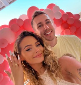 Simon Minter Instagram - WE’RE ENGAGED 🥹