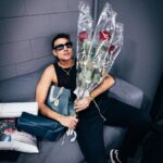 Simone Paciello Instagram - Se c’avessero detto che il 2024 sarebbe iniziato così con un triplo SOLD OUT con due date al Lirico di Milano e Varese forse non ci avremmo mai creduto. Siete stati meravigliosi, ci state facendo vivere un sogno🤍 Teatro Lirico (Milano)
