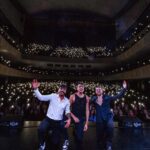 Simone Paciello Instagram - Se c’avessero detto che il 2024 sarebbe iniziato così con un triplo SOLD OUT con due date al Lirico di Milano e Varese forse non ci avremmo mai creduto. Siete stati meravigliosi, ci state facendo vivere un sogno🤍 Teatro Lirico (Milano)