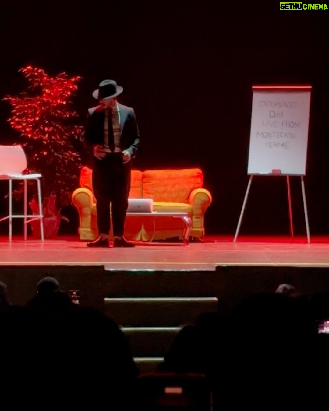 Simone Paciello Instagram - 1/40 MONTECATINI GRAZIE 🤍 Poche volte ci è capitato di provare emozioni forti come quelle di ieri🫶🏻 Ci vediamo in tutta Italia! Teatro Verdi Montecatini Terme