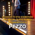 Simone Paciello Instagram - Quando durante l’esibizione ti dimentichi il pezzo..ma hai un piano B 🫣