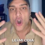 Simone Paciello Instagram - L’EYE CONTACT 👀 Tagga e invia il video a quella persona che nella sua testa è sposato con almeno 20 persone 😔