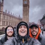 Simone Paciello Instagram - Silvio Berlusconi, Massimo Ceccherini e Michael Jackson di Oxford vi augurano un buon 2023, nella speranza che i vostri ex possano realizzare poche cose e pure male. London, United Kingdom
