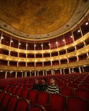 Simone Paciello Instagram - Letteralmente un sogno 🤍
La nostra primissima volta al sud è stato qualcosa di indescrivibile, un calore così poche volte lo abbiamo provato, per non parlare della bellezza dei teatri!
Grazie Palermo, Catania, Taranto e Lecce 🙏🏼