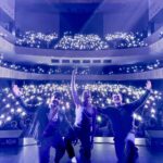 Simone Paciello Instagram - Se c’avessero detto che il 2024 sarebbe iniziato così con un triplo SOLD OUT con due date al Lirico di Milano e Varese forse non ci avremmo mai creduto. Siete stati meravigliosi, ci state facendo vivere un sogno🤍 Teatro Lirico (Milano)