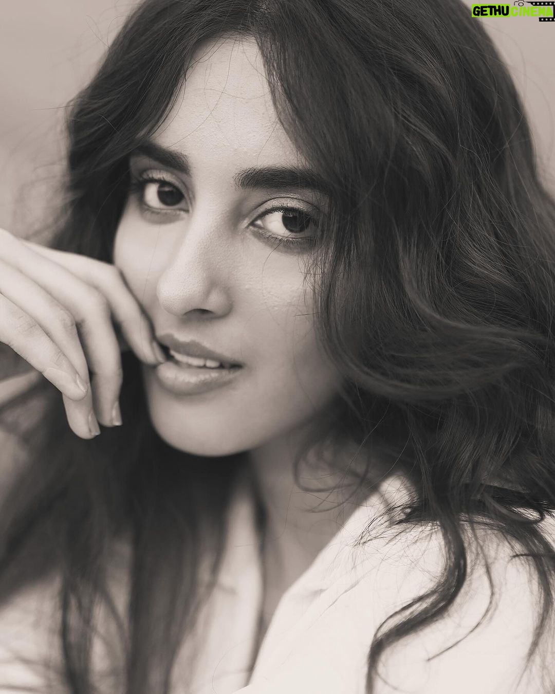 Simrat Kaur Instagram - Lost is a lovely place to find yourself🫶