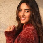 Simrat Kaur Instagram - Kuchh kho rahaa hai Kuchh mil rahaa hai Ye baat kya hai ye raaz kya hai Koi hame bataa de dil ki nazar se