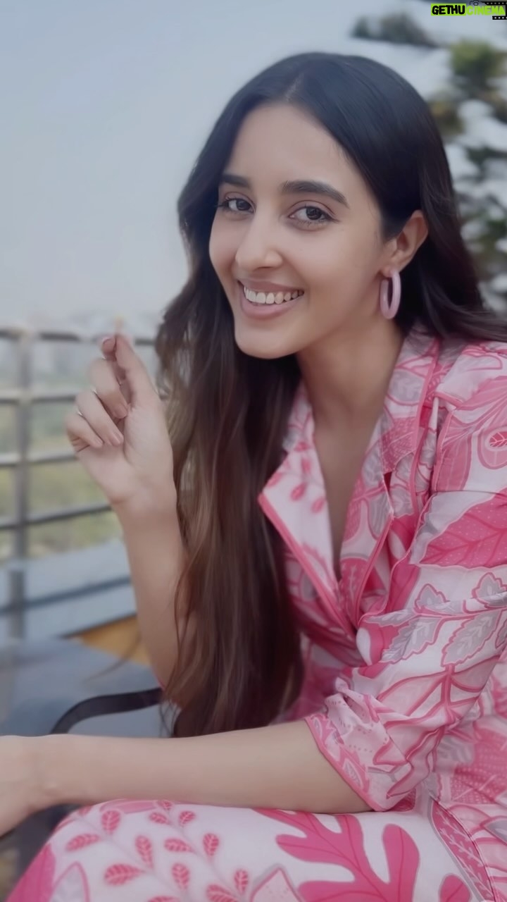 Simrat Kaur Instagram - New year, new me… and no more tears! Ditching the ouch of waxing for the smoothness with @makeo_skin Laser Hair Reduction Laser hair reduction by makeO will leave you with hair-free skin in just 6-8 sessions Visit the makeO experience centre or book your trial session at home for just Rs 99/- Link in Bio Discount code: SMT24SN #makeO #laserhairremoval #laserathome #athomelaser #makeOExperienceCentre #hairremoval #skincare #makeOskin #skinnsiisnowmakeo