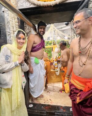 Simrat Kaur Instagram - Har har Mahakal ❤️🙏🏻… divine and magical 🧿