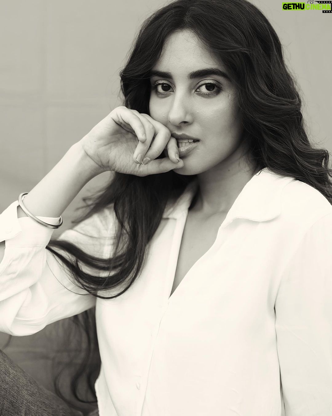 Simrat Kaur Instagram - Lost is a lovely place to find yourself🫶