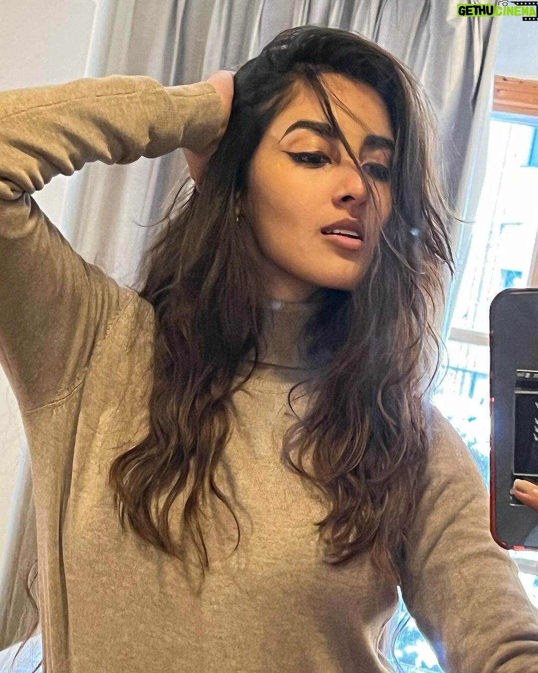 Simrat Kaur Instagram - Random post 😬😬😬
