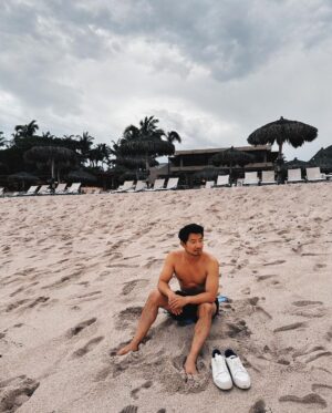 Simu Liu Instagram - necesita relajación
