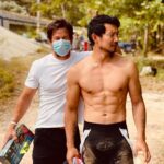 Simu Liu Instagram - 1. Shot ARTHUR THE KING in the Dominican Republic with @markwahlberg @nathalieemmanuel @alisuliman_official @robcollinsofficial 2. Finished additional photography for our little movie @destindaniel @awkwafina @tonyleung_official @wongrel. They said we saved cinema at the time but we mostly just kept cinema warm until No Way Home came out 3. Covered @menshealthmag @menshealthau @entertainmentweekly @esquiresg. My incredible all-AAPI photo shoot team @charlene @mirachai @jeanneyangstyle 4. Serious quality time with my best friends, which similar to 10 years ago was a combo of push-ups, basketball and Starcraft … lol @jasonsuperchan @jasonylee_ @chriswkim_ @stevenkwlim (the rest of you know who you are ❤️) 5. Went on an insane press tour and discovered what paparazzi and professional autograph seekers were. This photo is pretty nice though; I was fresh off @jimmykimmellive 6. Premiered Shang-Chi on Hollywood Blvd. with my team; managers @agentchrislee @pakeeeow, publicist @charlene, attorney @shelbyweiser, agents @franklinlatt @amanders215 @themattwind @cincinn and so many more. It truly takes a village to keep me out of trouble 7. London premiere and I mean how do you not include this photo @iamsandraohinsta @michelleyeoh_official 8. Hosted @nbcsnl but also got to watch @taylorswift perform live. Get that scarf girl @shookusshookus @danirait 9. Bought my first house and immediately had it outed to the internet, so it’s a great thing I went through all that trouble to open a blind trust and all 10. I think I won a @peopleschoice award or whatever honestly I forgot what I was there for because I was sitting next to @twhiddleston This is the part where I say 2022 will be even better but who are we kidding here Honorable Mentions: -beat @jimmyfallon at beat saber on national tv -became a reality TV star -nearly died doing @hotones -debuted a song that got almost 2 million spotify streams -threw first pitch at an @sfgiants game; down the barrel and topped it off with a backflip -THE MET GALA?! -adopted the sweetest little girl. honestly the only reason I didn’t include her was because I didn’t want to be upstaged. follow @miperrachopa