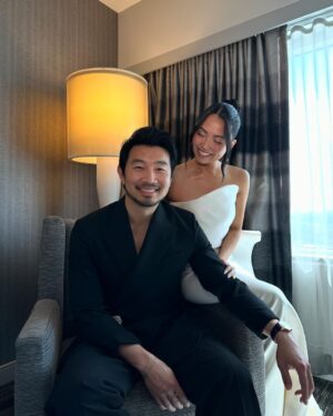 Simu Liu Instagram - simply the best day with the best date 🤍

groomed by @mirachai
styled by @chloekeiko
suit by @fendi
shoes by @louboutinworld
brooch by @debeersofficial
watch by @jacobandco