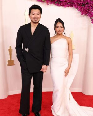 Simu Liu Instagram - simply the best day with the best date 🤍

groomed by @mirachai
styled by @chloekeiko
suit by @fendi
shoes by @louboutinworld
brooch by @debeersofficial
watch by @jacobandco