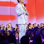 Simu Liu Instagram - it’s not every day that one gets to host the people’s choice awards. thank you to @nbcuniversal for putting your faith in me, and a special thank you to everyone at home who tuned in to watch! styled by @chloekeiko groomed by @mirachai Los Angeles, California