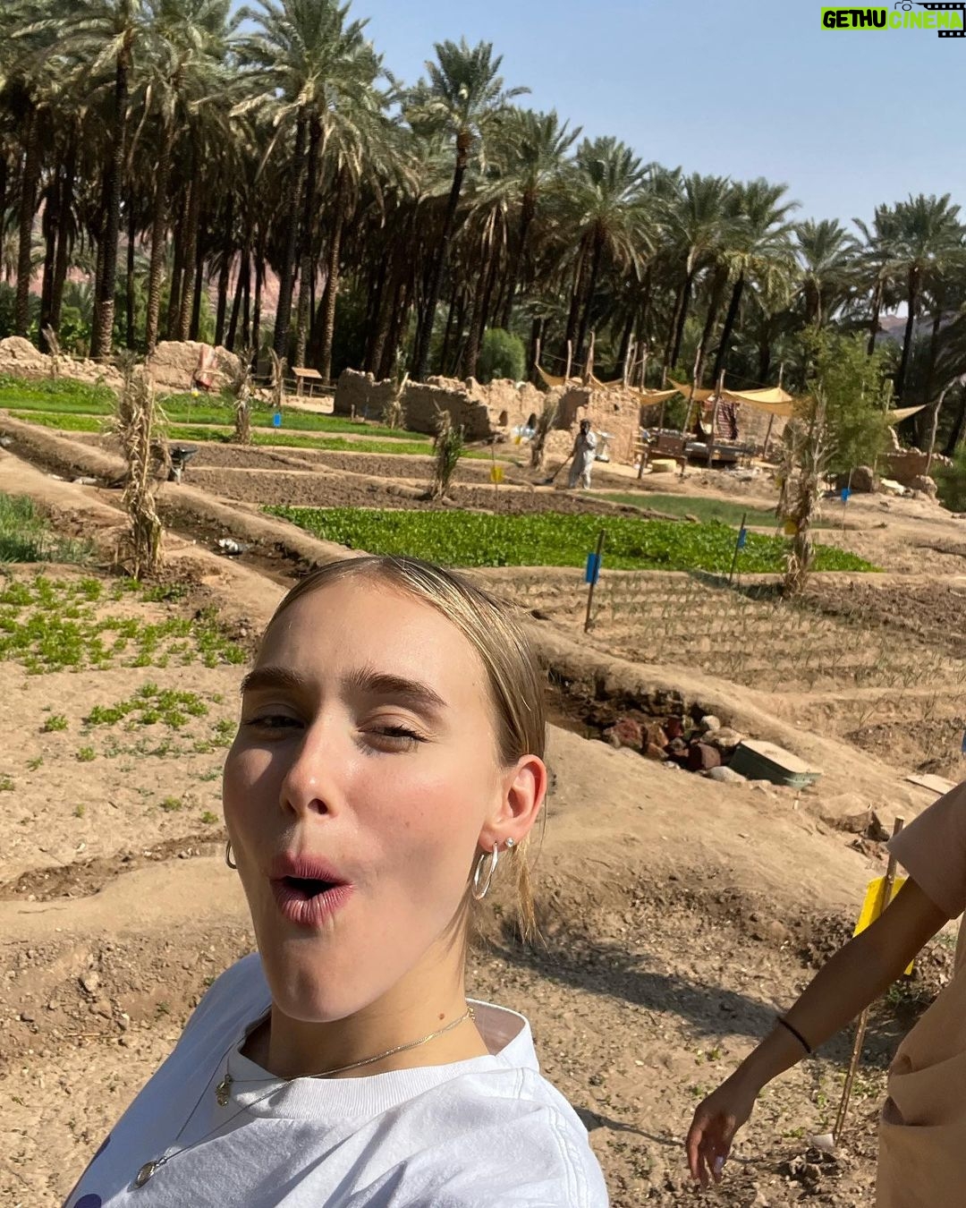 Sina Deinert Instagram - We finally made it to Saudi Arabia and it is soooooo beautiful here!! ππΌββοΈ Itβs also amazing to meet some Uniters here in Al Ula β€οΈβπ₯π«ΆπΌπ Al Ula Saudi Arabia