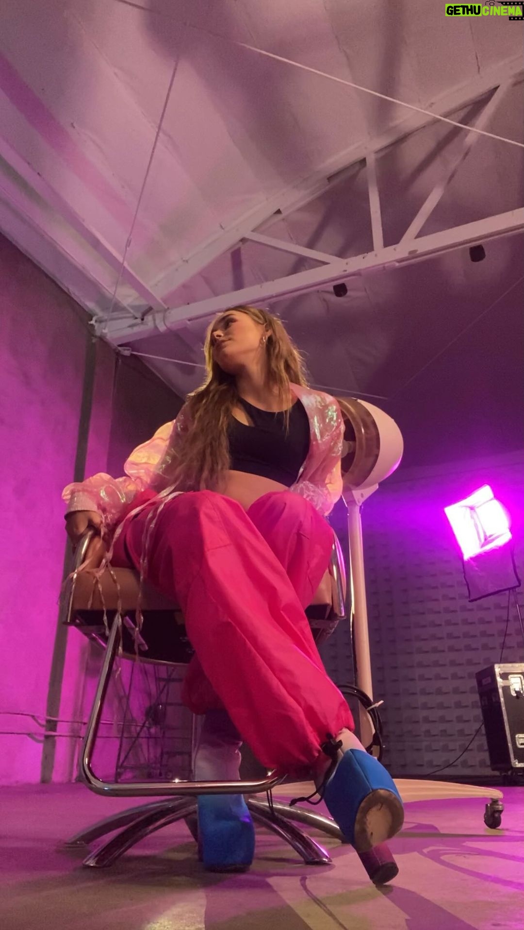 Sina Deinert Instagram - „LIKE ME“ Music Video is OUT NOW!!!! 🥳🥳 @rexonabrasil *werbung