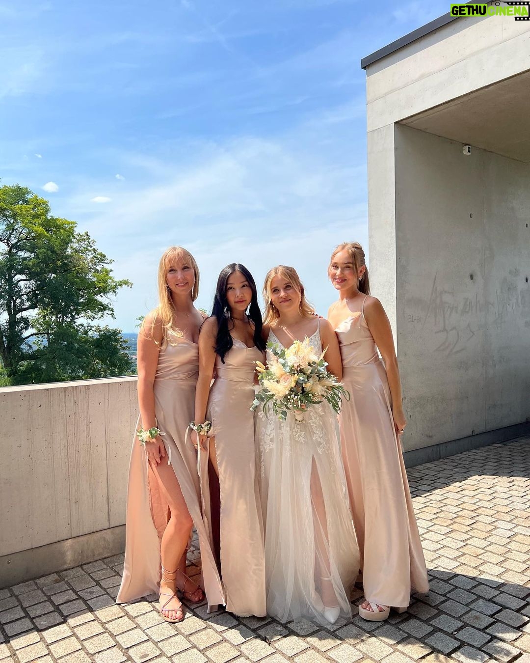 Sina Deinert - 244.2K Likes - So this week one of my best friends got married, my best friend from kindergarten got her first baby AND Sabina got her baby boy... 🤯😳 craazzyyy.. I need some time to process all of this hahaha 😅