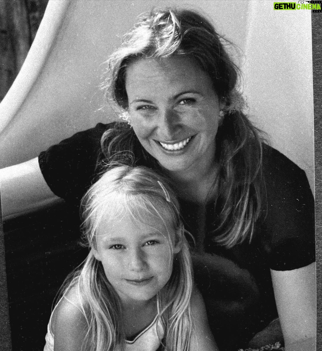 Sina Deinert Instagram - Happy International Women’s Day 👑 Thank you to all the women that fought for us!! Let’s keep on supporting each other and stand up for our rights! ✨
