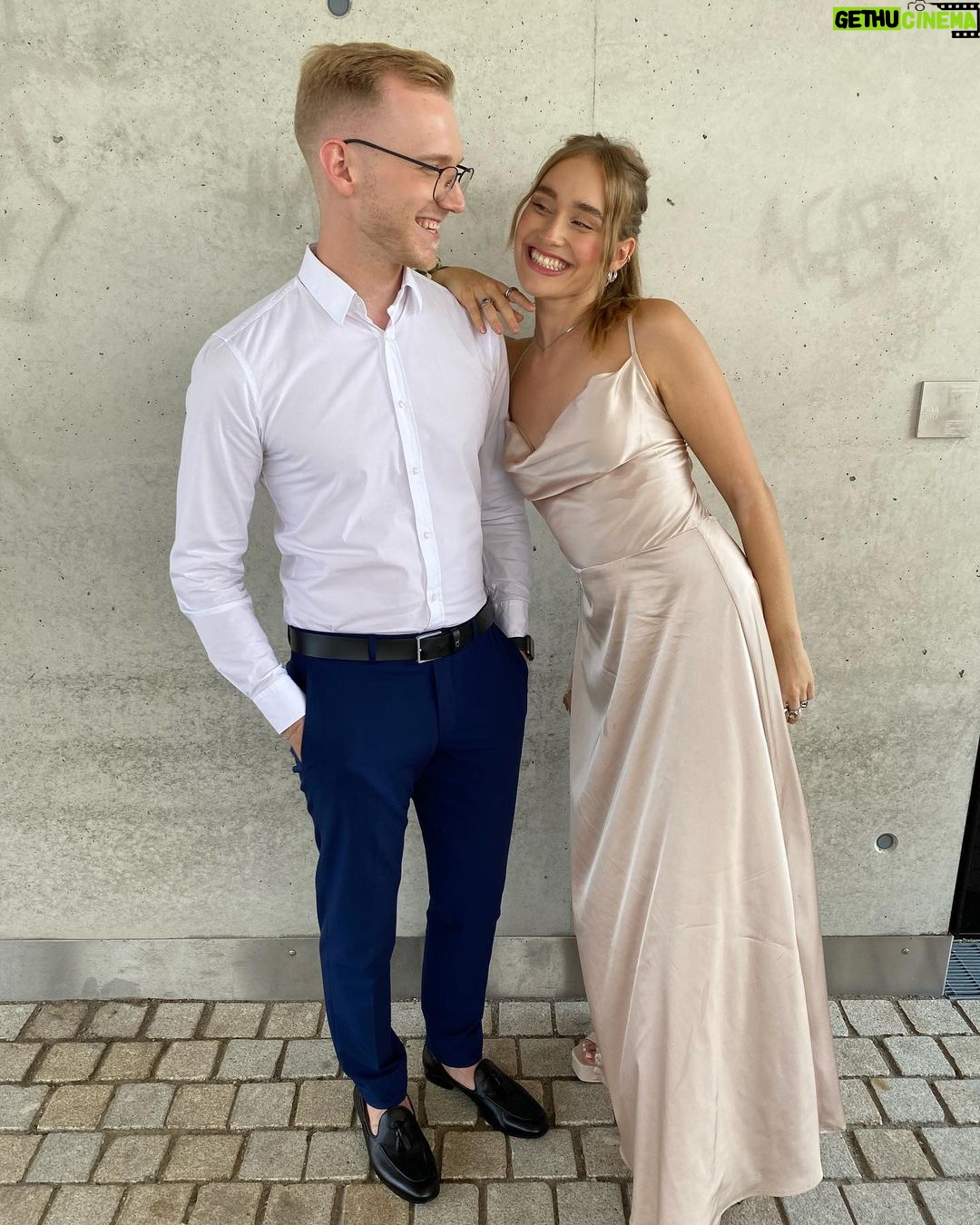 Sina Deinert - 244.2K Likes - So this week one of my best friends got married, my best friend from kindergarten got her first baby AND Sabina got her baby boy... 🤯😳 craazzyyy.. I need some time to process all of this hahaha 😅