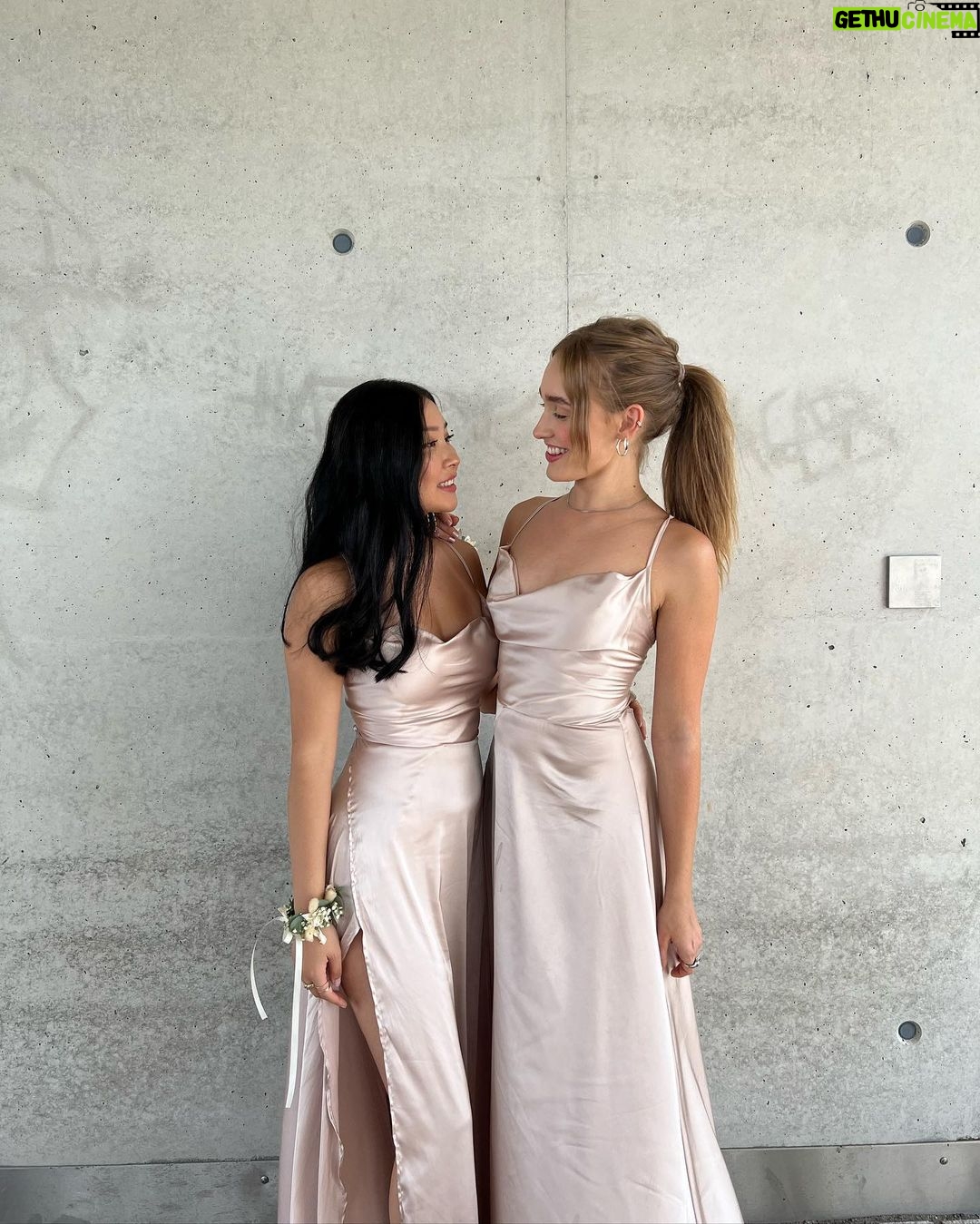 Sina Deinert - 244.2K Likes - So this week one of my best friends got married, my best friend from kindergarten got her first baby AND Sabina got her baby boy... 🤯😳 craazzyyy.. I need some time to process all of this hahaha 😅