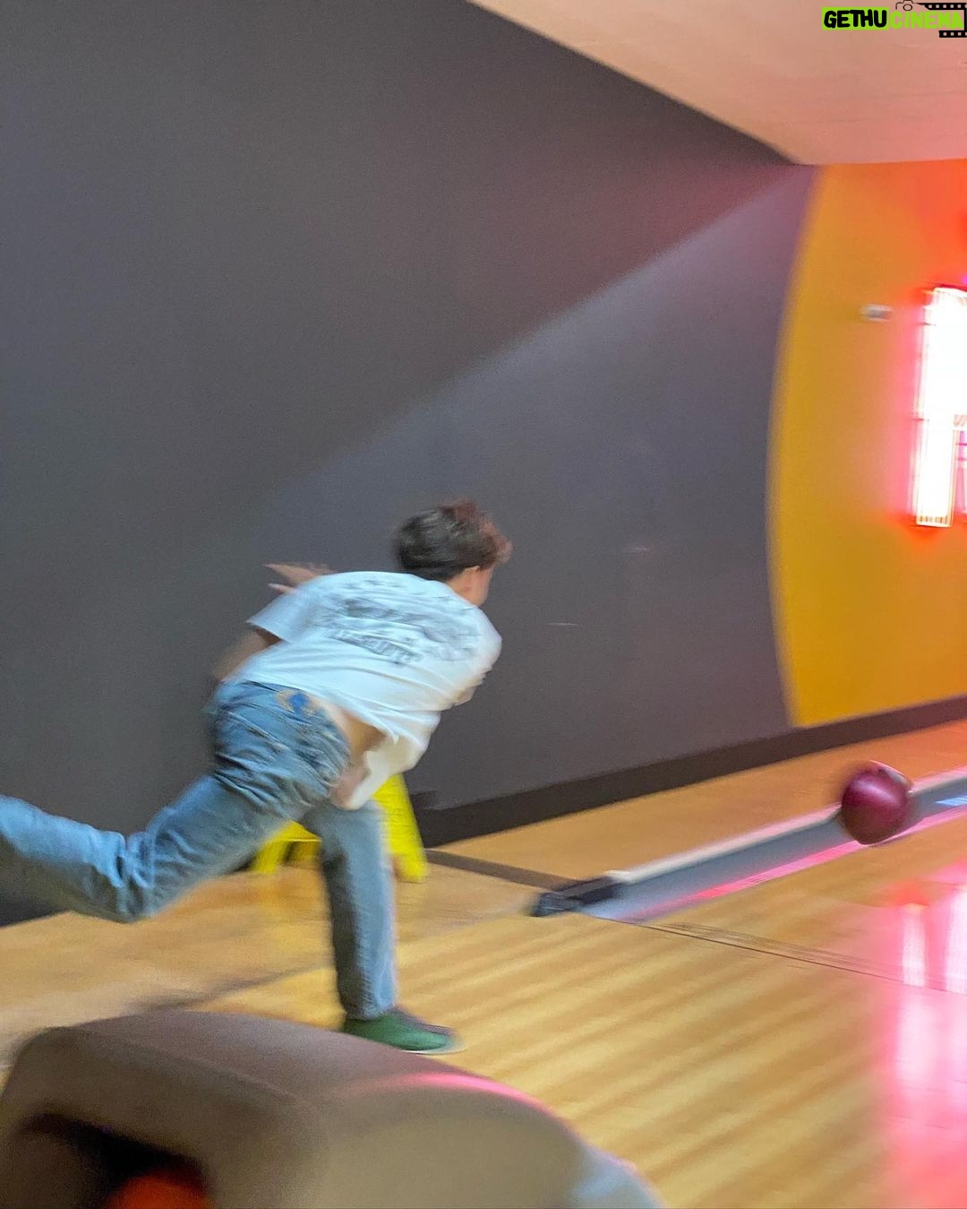 Sina Deinert Instagram - What kind of bowler are you? 1,2,3 or 4? 🎳 @nowunited Los Angeles, California