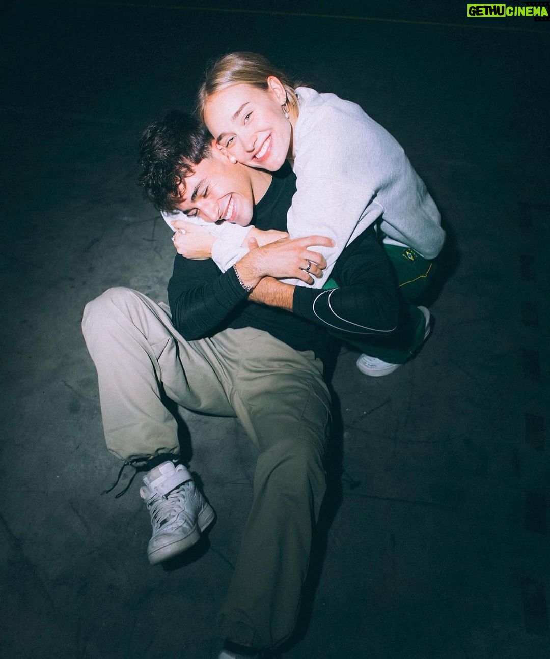 Sina Deinert Instagram - Haappyyy Birthday @alextopdancerr & @savannah.clarke !!! You light up every room with your beautiful hearts!!! I miss you both like crazy 😭😭😭 you don’t even knooooww HAAPPYY HAPPY BIRTHDAY!! I hope I’ll see you soon ❤️
