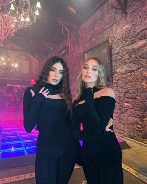 Sina Deinert Instagram - If we could choose a movie to live in it would definitely be the Lizzie McGuire Movie 👩🏼‍🤝‍👩🏻
