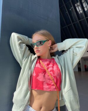 Sina Deinert Instagram - 🪲🧑🏼‍🎤🧚🏻🐛🐍