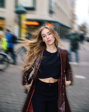 Sina Deinert Instagram - Spotted the absolute prettiest out in the German streets <3 ela é nossa Brasillll🇧🇷🌟