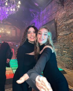 Sina Deinert Instagram - If we could choose a movie to live in it would definitely be the Lizzie McGuire Movie 👩🏼‍🤝‍👩🏻 Rio de Janeiro, Rio de Janeiro
