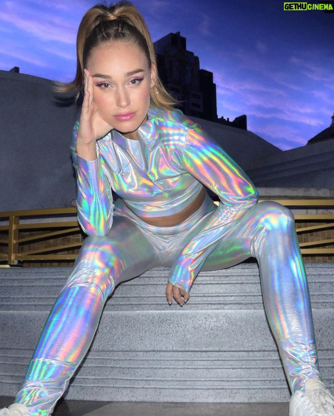 Sina Deinert Instagram - FUTURE ME - Music Video is out NOW!!!!!! Who watched it already? ✨💜 Abu Dhabi, United Arab Emirates