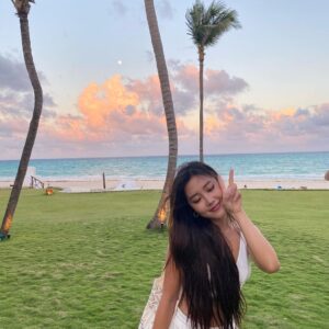Sina Deinert Instagram - Happy Birthday to this wonderful, inspiring, brave, warm-hearted, beautiful, talented, passionate, hardworking, positive, kind and lovely human being... Heyoon Jeong 🙇🏼‍♀️👑 I Love you so much and I am so grateful to be in your life!!! 💜 @heyoon_jeong