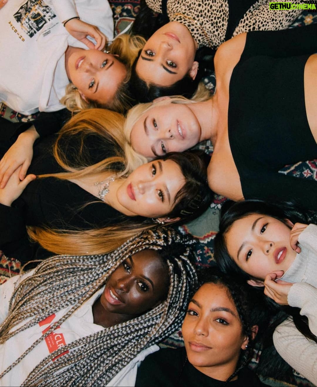 Sina Deinert Instagram - Happy International Women’s Day 👑 Thank you to all the women that fought for us!! Let’s keep on supporting each other and stand up for our rights! ✨
